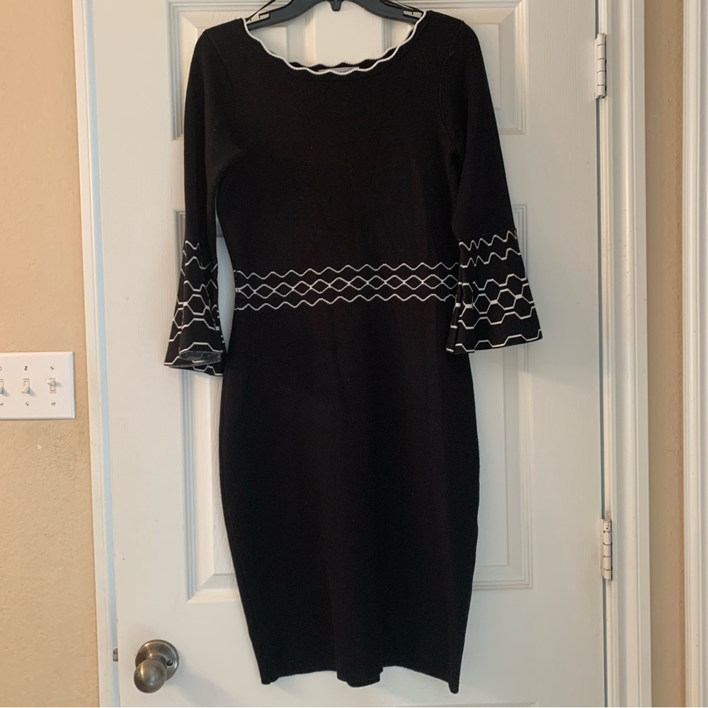 Sweater dress Sz M Scalloped neck